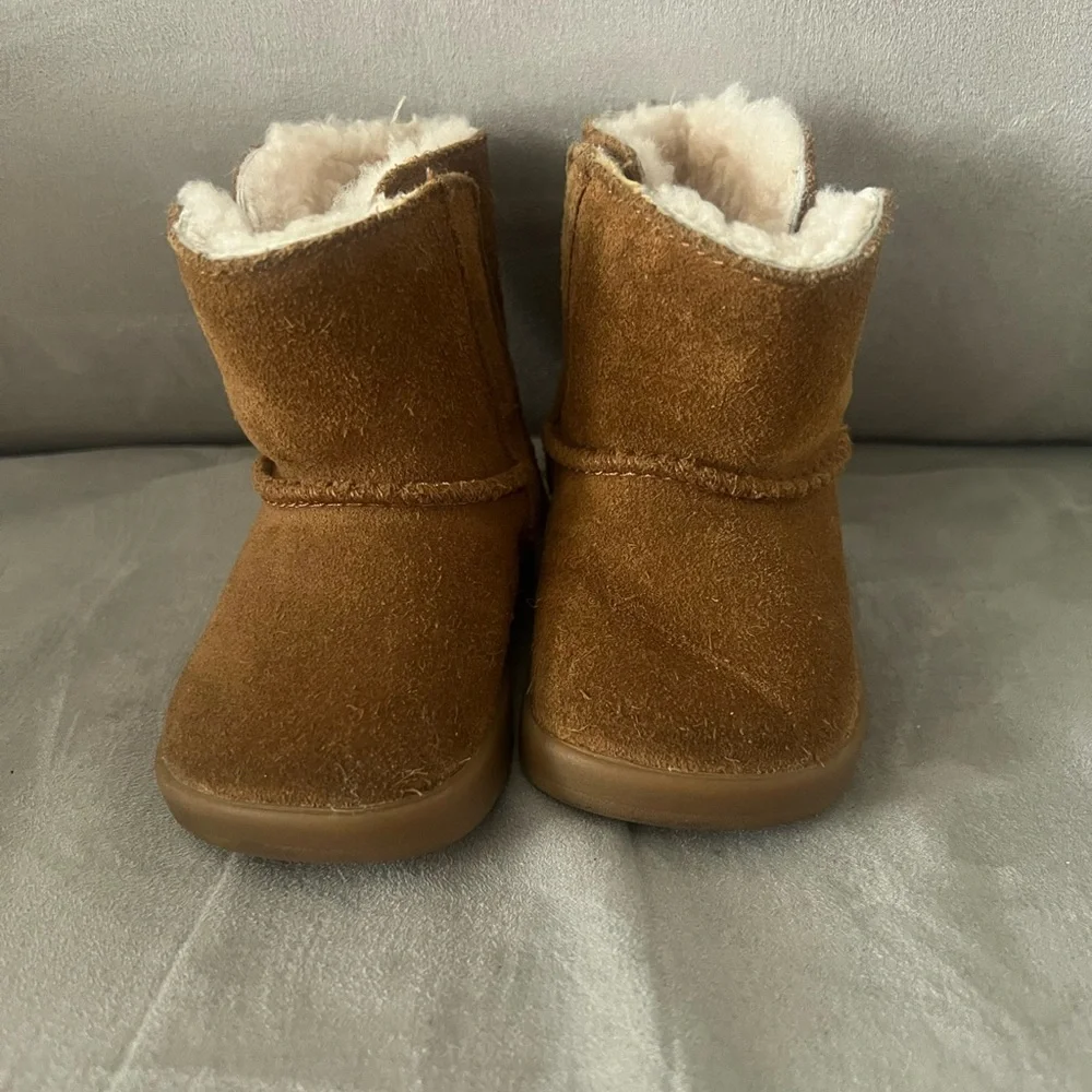 Ugg boots infant size 2/3